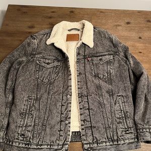 Levi’s Sherpa trucker jacket- black